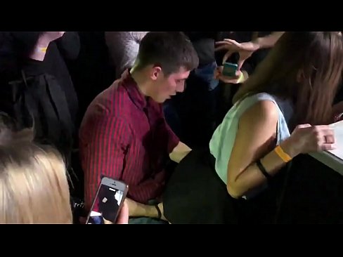 ❤️ Pravi seks u ruskom noćnom klubu. 18-godišnja Ruskinja u anusu i vagini pojebana u noćnom klubu Jebeni video na bs.xxxpornolive.ru ❌️